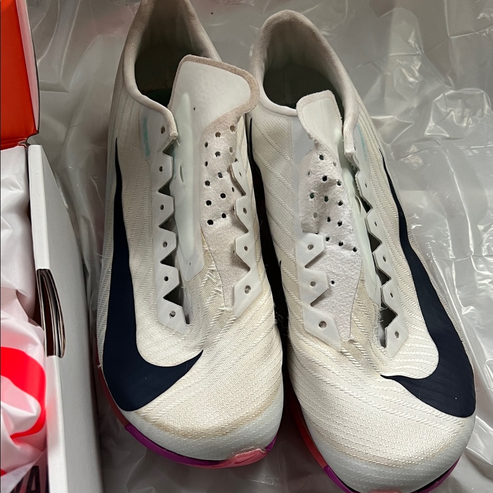 Nike Men’s White and Black Air Zoom Maxfly 2 Spikes track and field